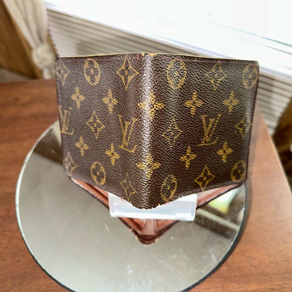 Louis Vuitton Men’s Bifold Monogram Wallet - Picture 13 of 16